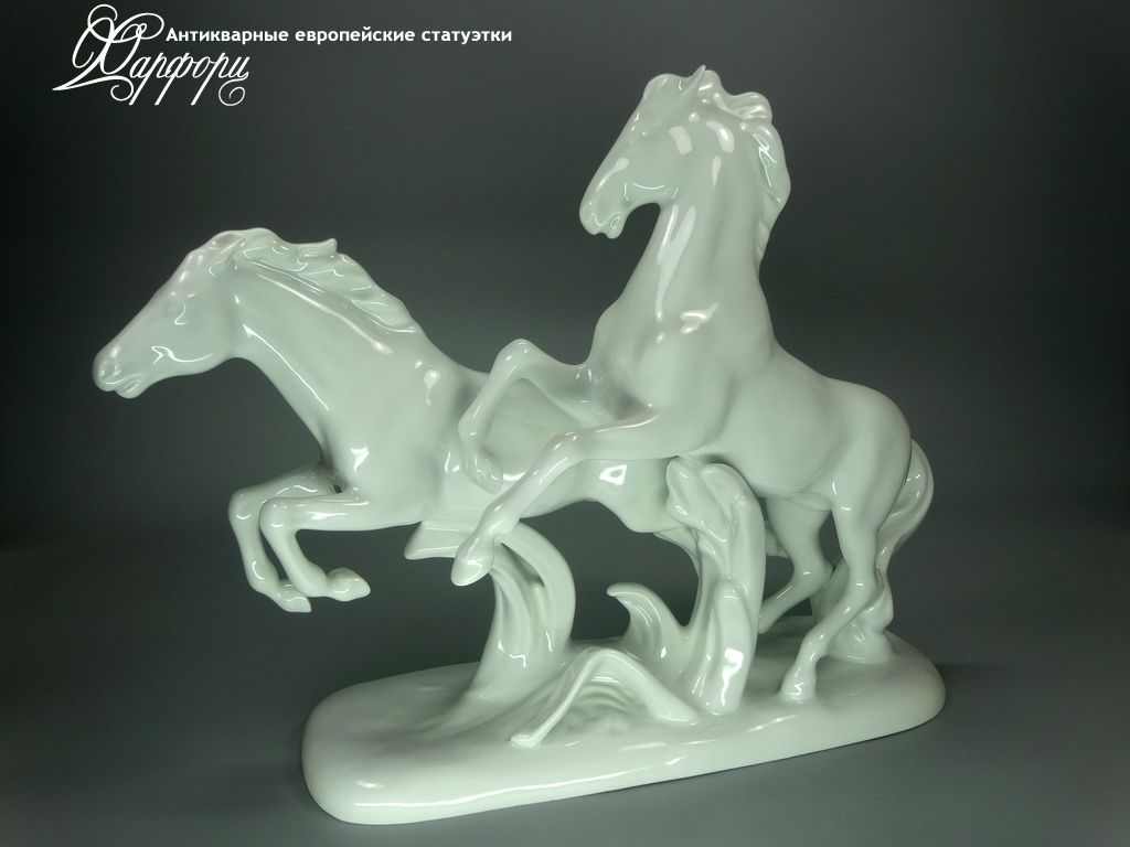 Купить фарфоровую статуэтку Royal Dux Пара лошадей